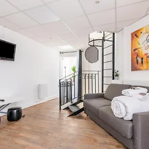 Triplex Magenta Quest Paris
